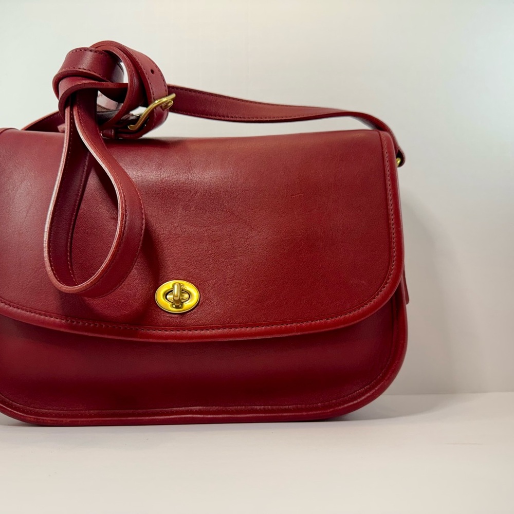 Elegant Red Leather Shoulder Bag